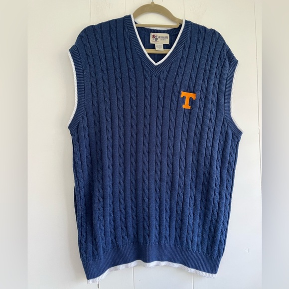 Tennessee VOLS Blue Cable Knit V-Neck Sweater Vest with Orange 'T' Size XL - Picture 2 of 12